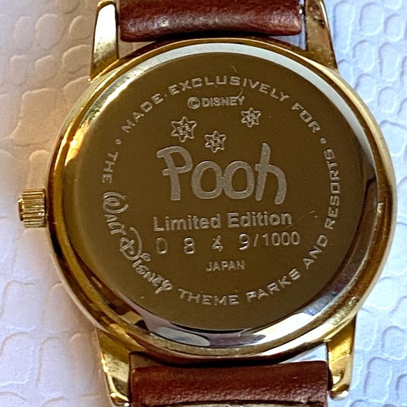 ⚡️Host Pick⚡️Limited Edition Vintage Pooh Snowflake Watch #849 of 1000🌟 - Picture 4 of 16